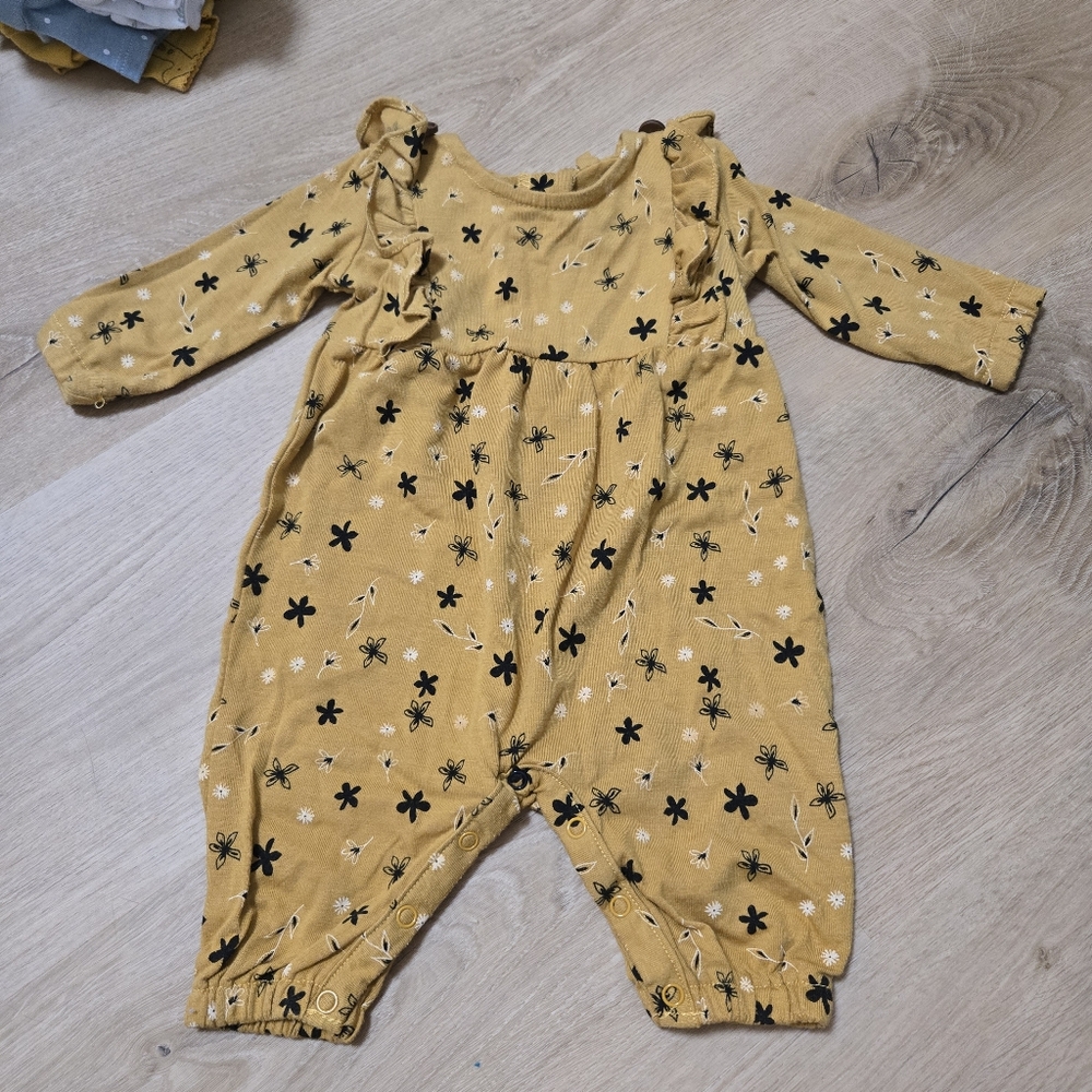 Jessica Simpson baby girl mustard floral romper jumpsuit onesie size 0-3 months